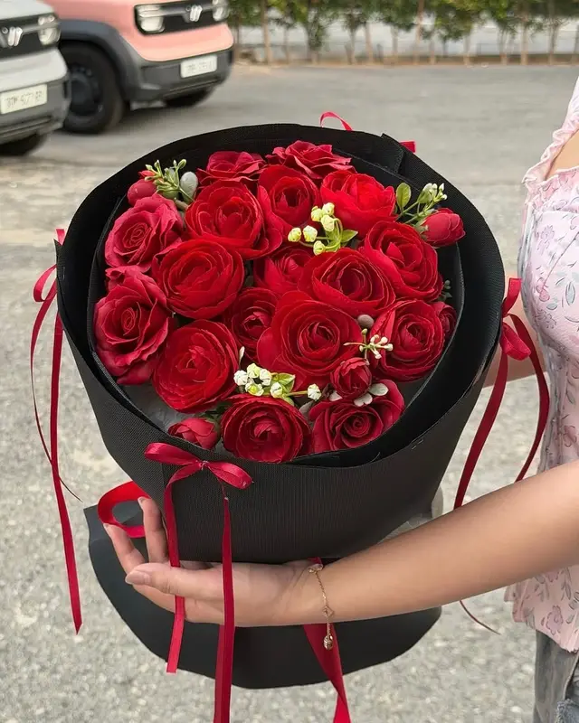 Hoa trà đỏ nơ