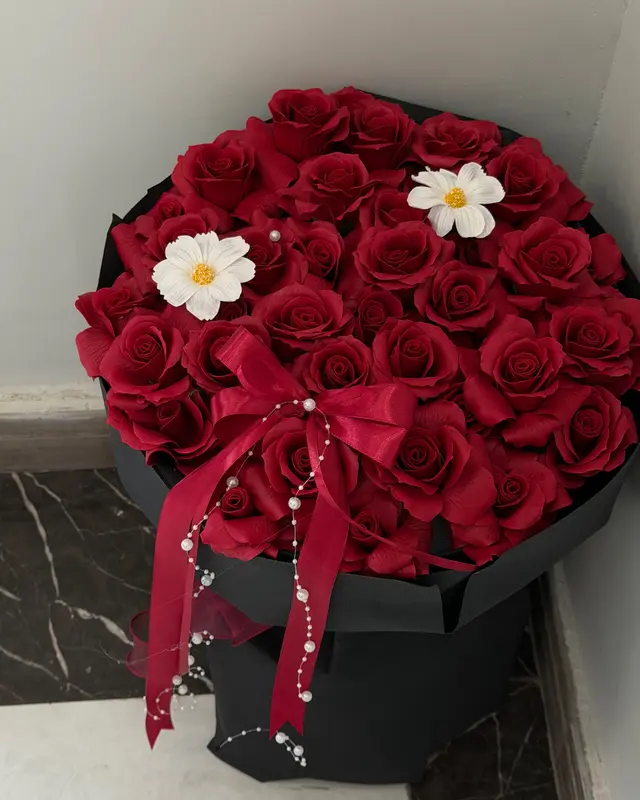 Hồng đỏ giấy đen